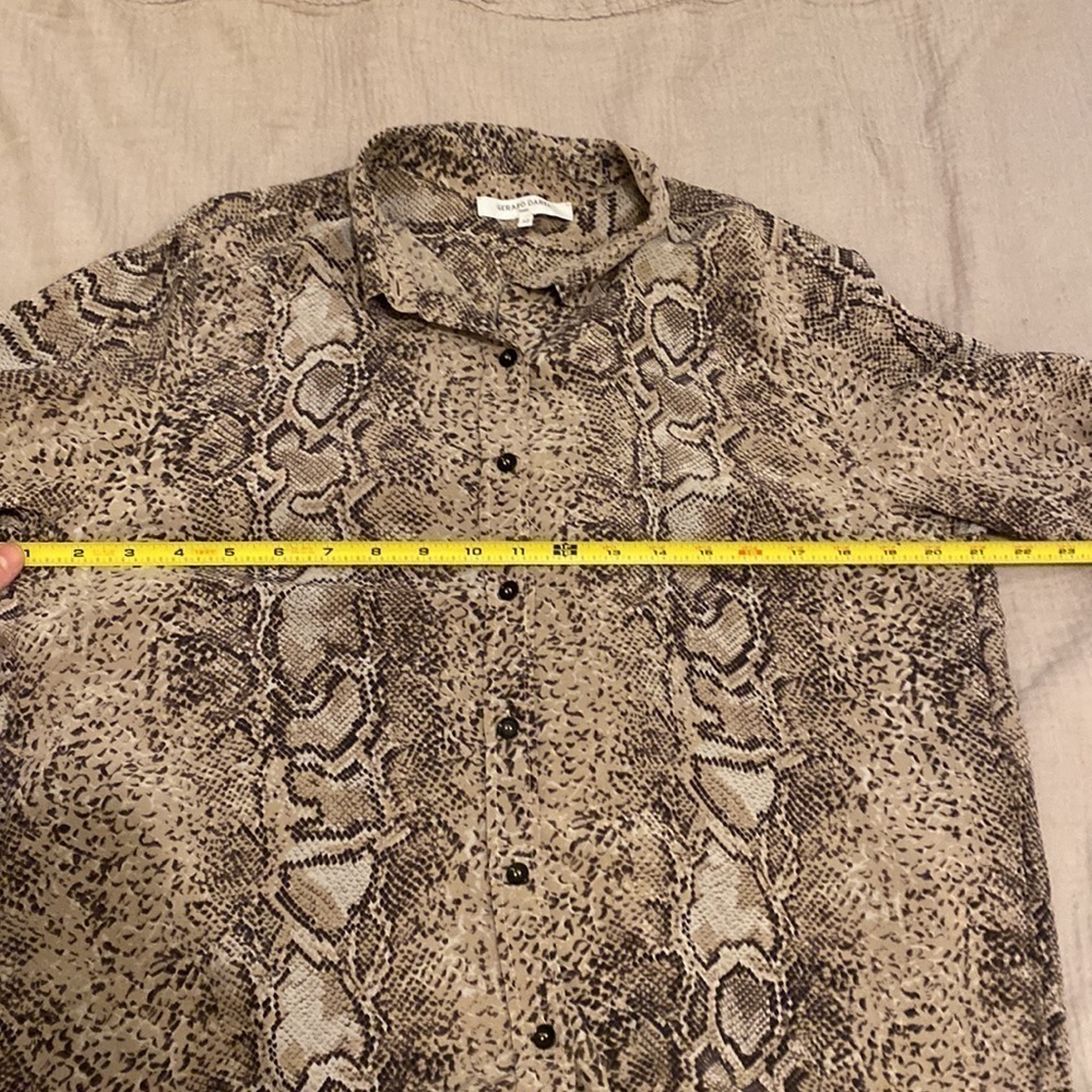 Gerard Darek Paris snake print silk button down blouse. Very good condition 40 - Picture 8 of 9